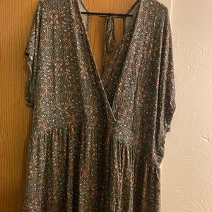 Beautiful torrid blouse, ties in the back